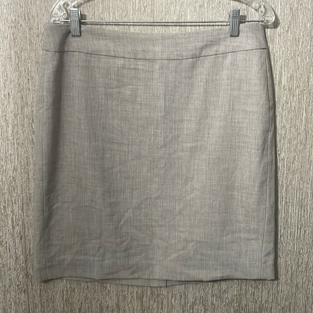 Lined beige pencil skirt